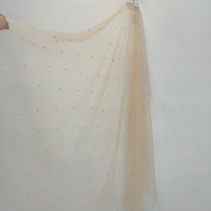 Pearl-Adorned Soft Tulle Veil in Nude